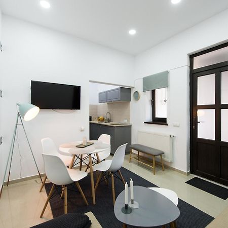 Gorgeous Brasov Flat With Patio And Mountain Views Apartment Exterior foto