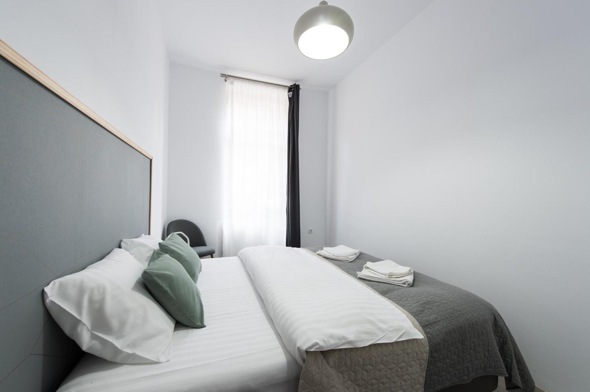 Gorgeous Brasov Flat With Patio And Mountain Views Apartment Exterior foto