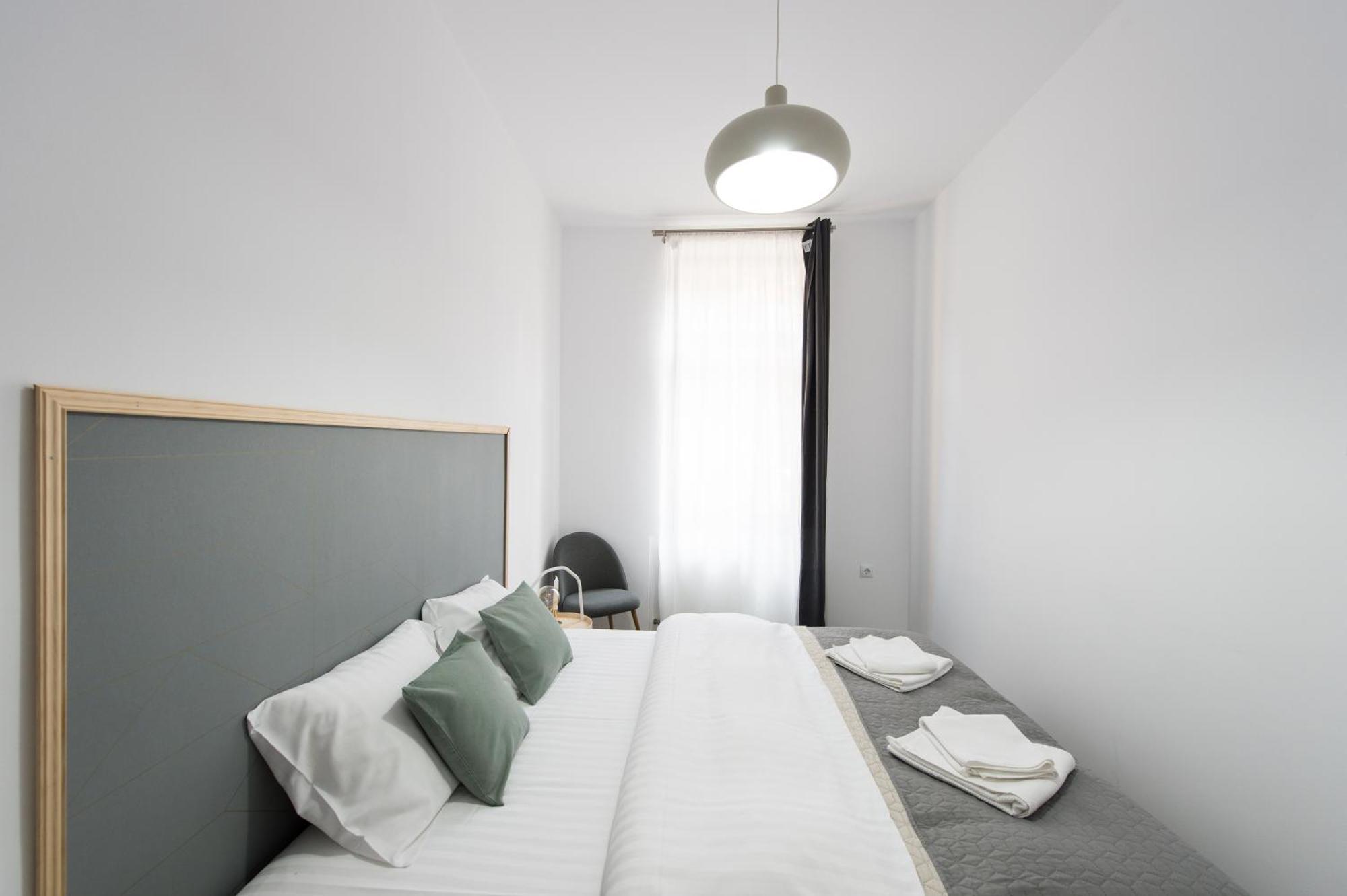 Gorgeous Brasov Flat With Patio And Mountain Views Apartment Exterior foto
