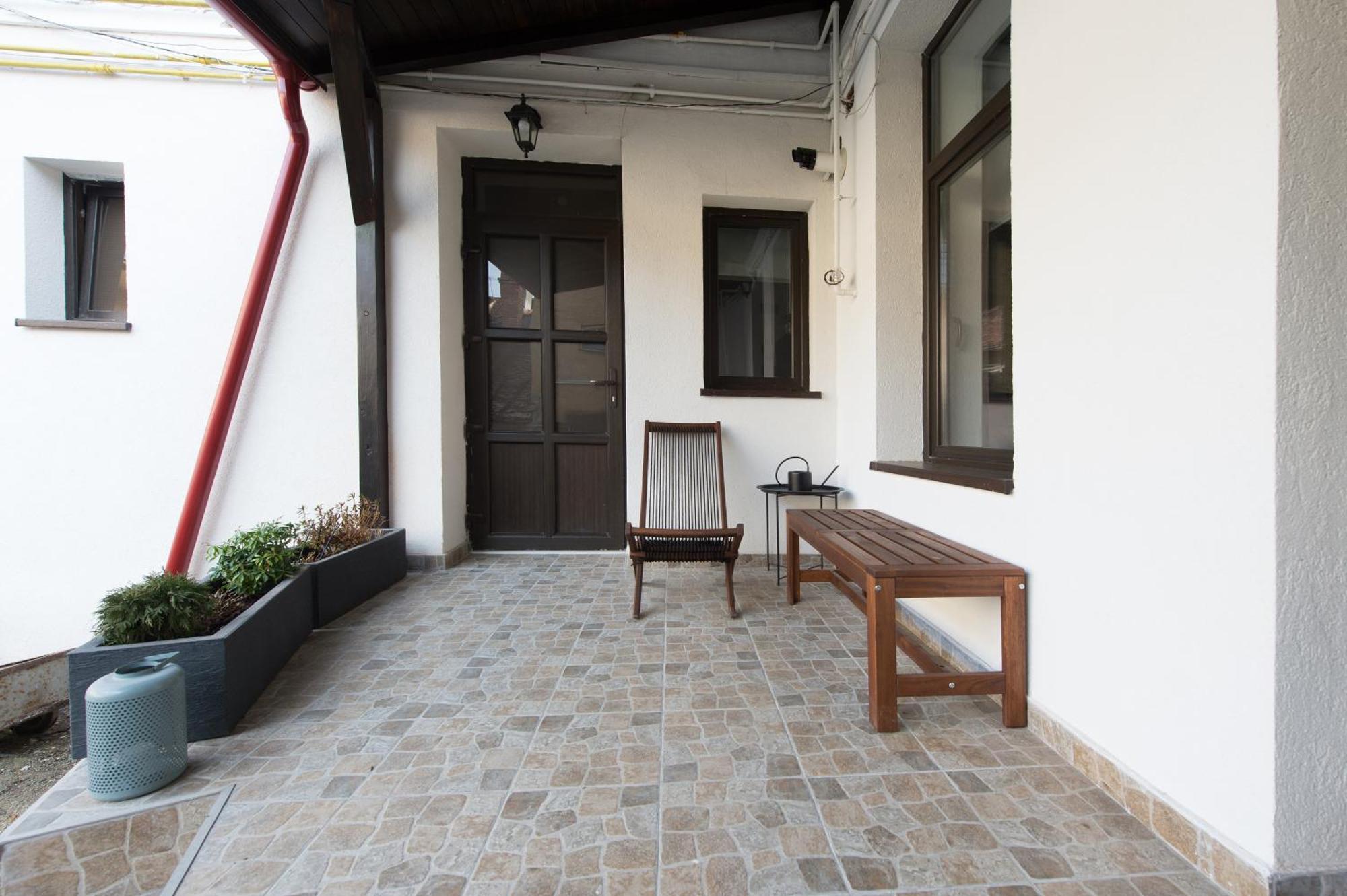 Gorgeous Brasov Flat With Patio And Mountain Views Apartment Exterior foto