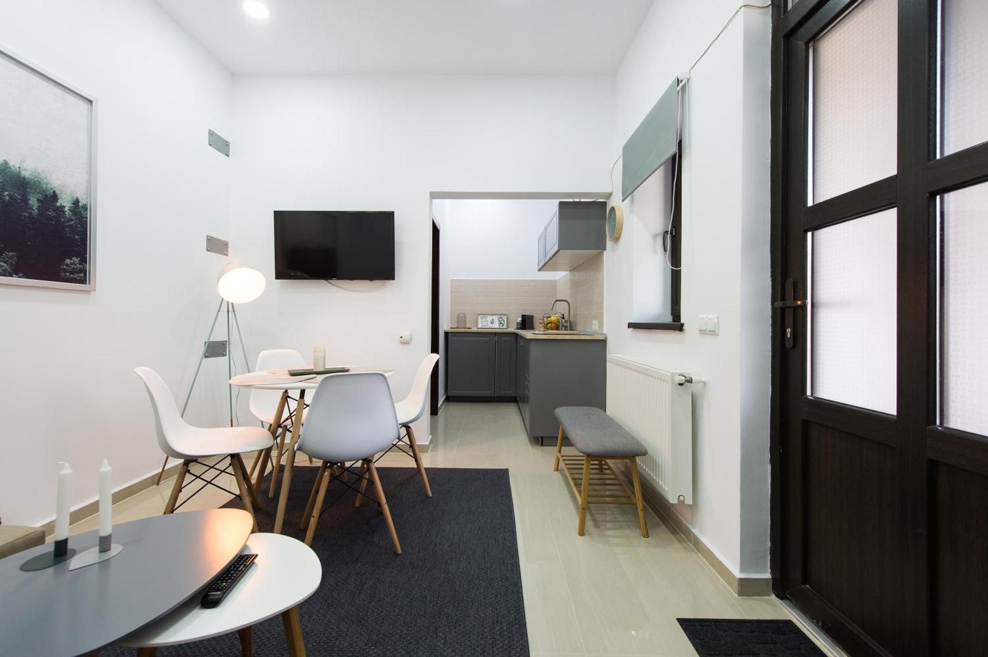 Gorgeous Brasov Flat With Patio And Mountain Views Apartment Exterior foto