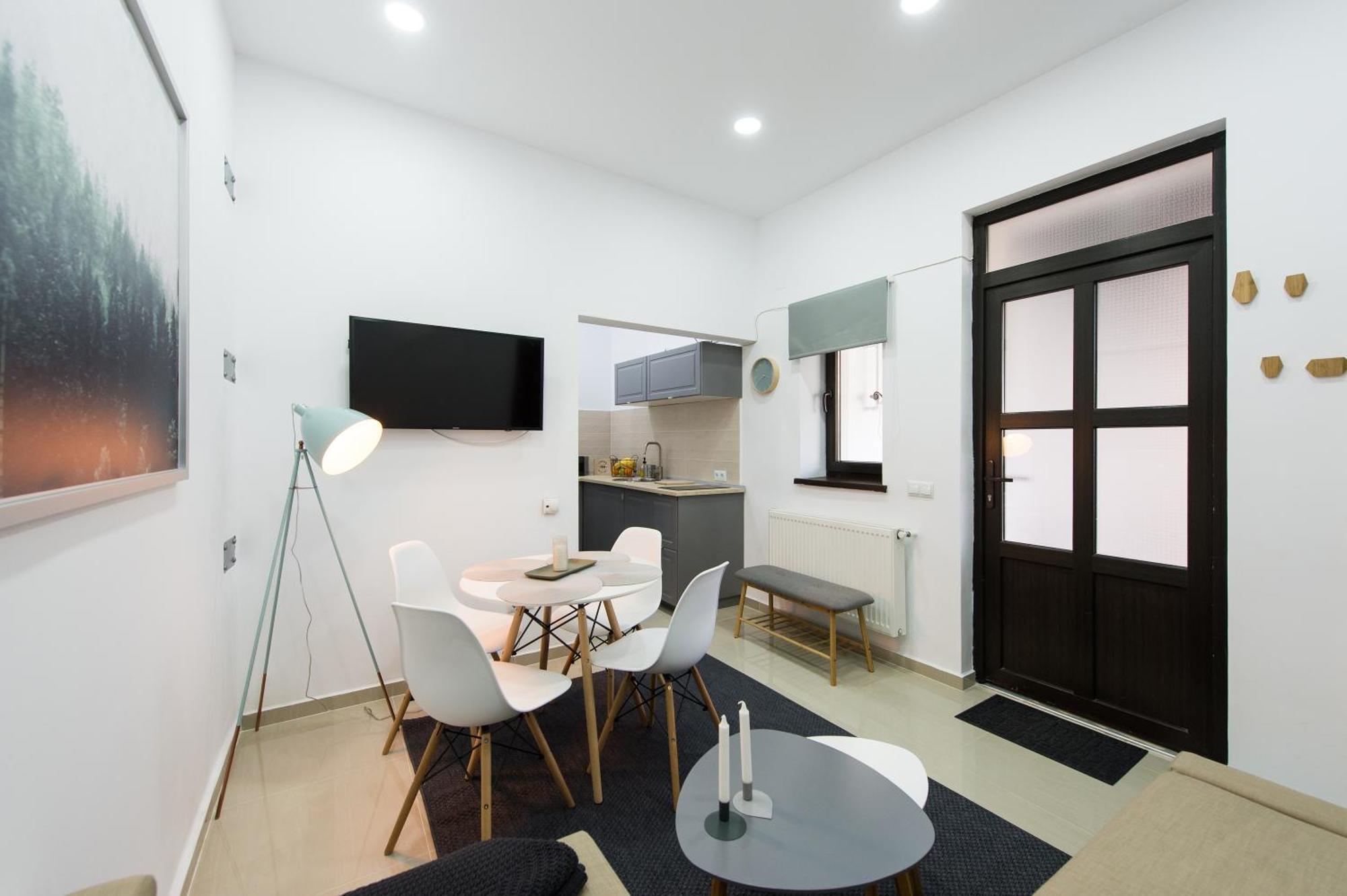Gorgeous Brasov Flat With Patio And Mountain Views Apartment Exterior foto