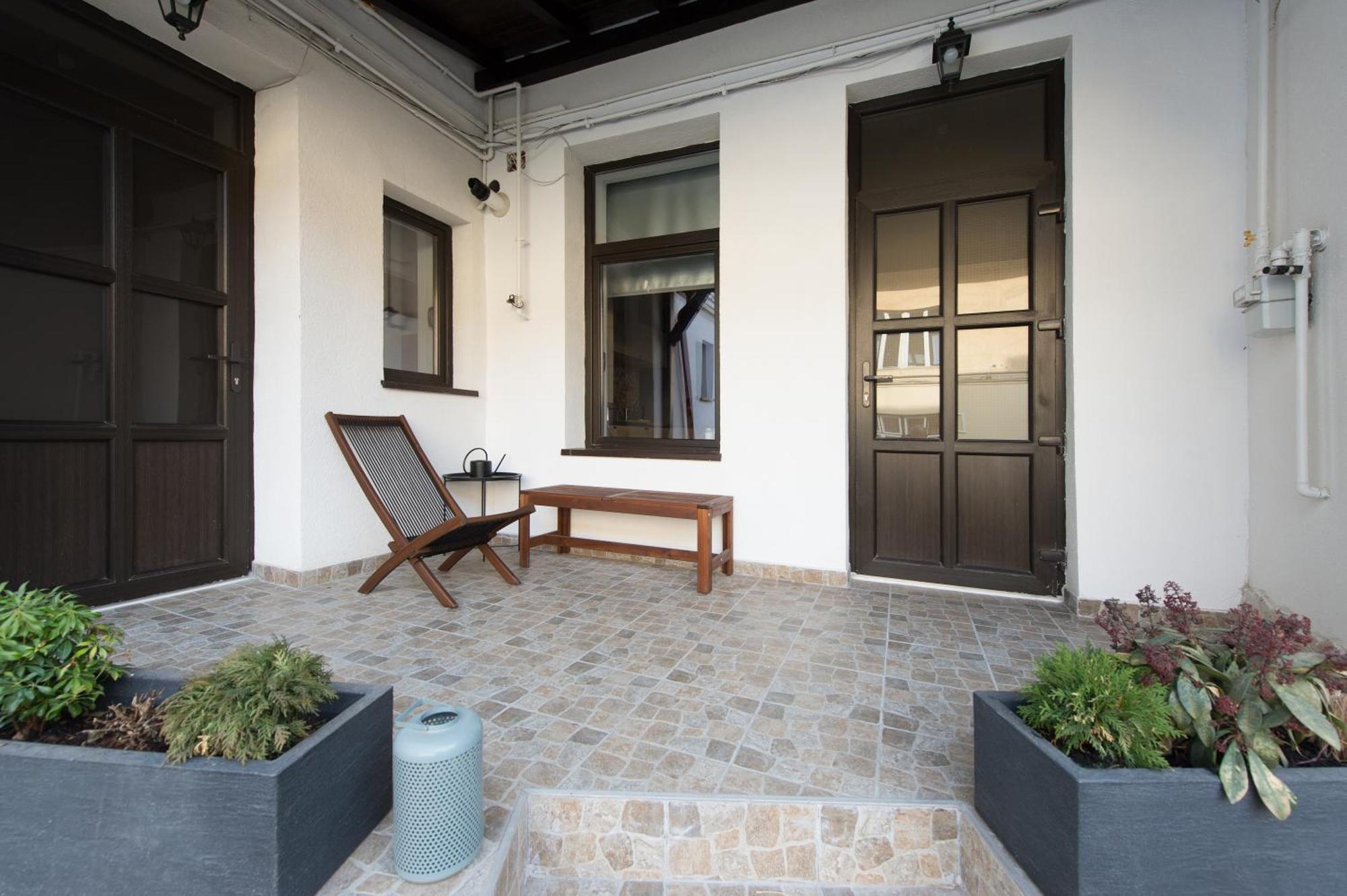 Gorgeous Brasov Flat With Patio And Mountain Views Apartment Exterior foto