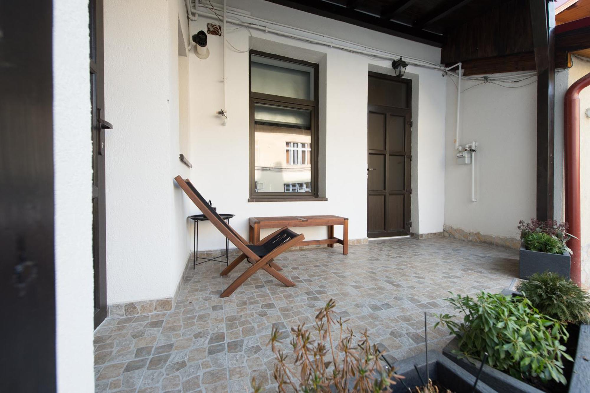 Gorgeous Brasov Flat With Patio And Mountain Views Apartment Exterior foto