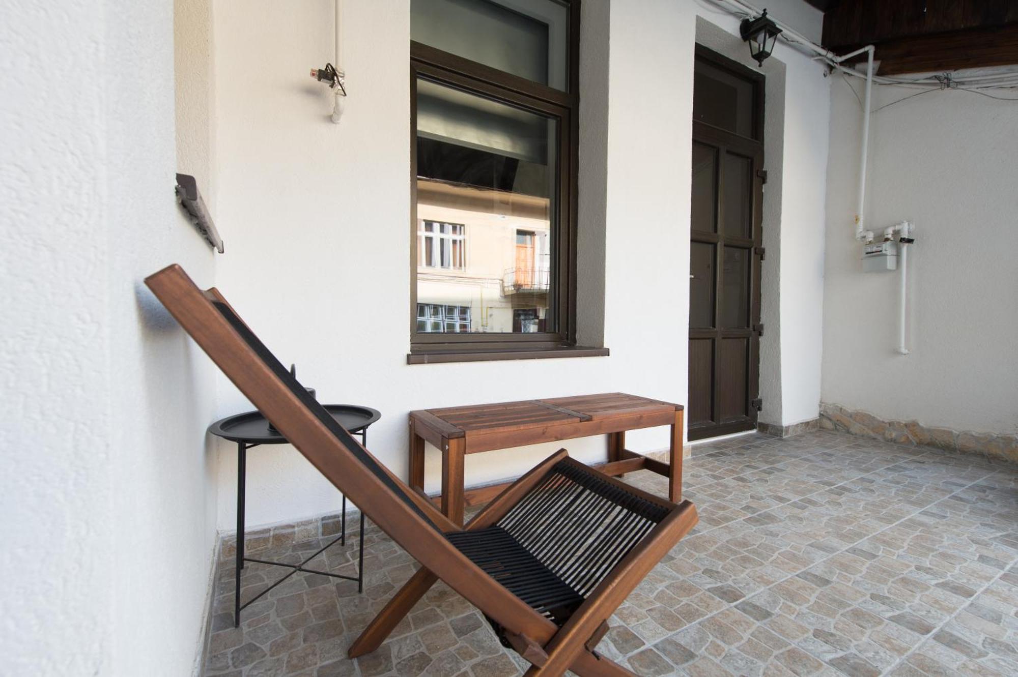 Gorgeous Brasov Flat With Patio And Mountain Views Apartment Exterior foto