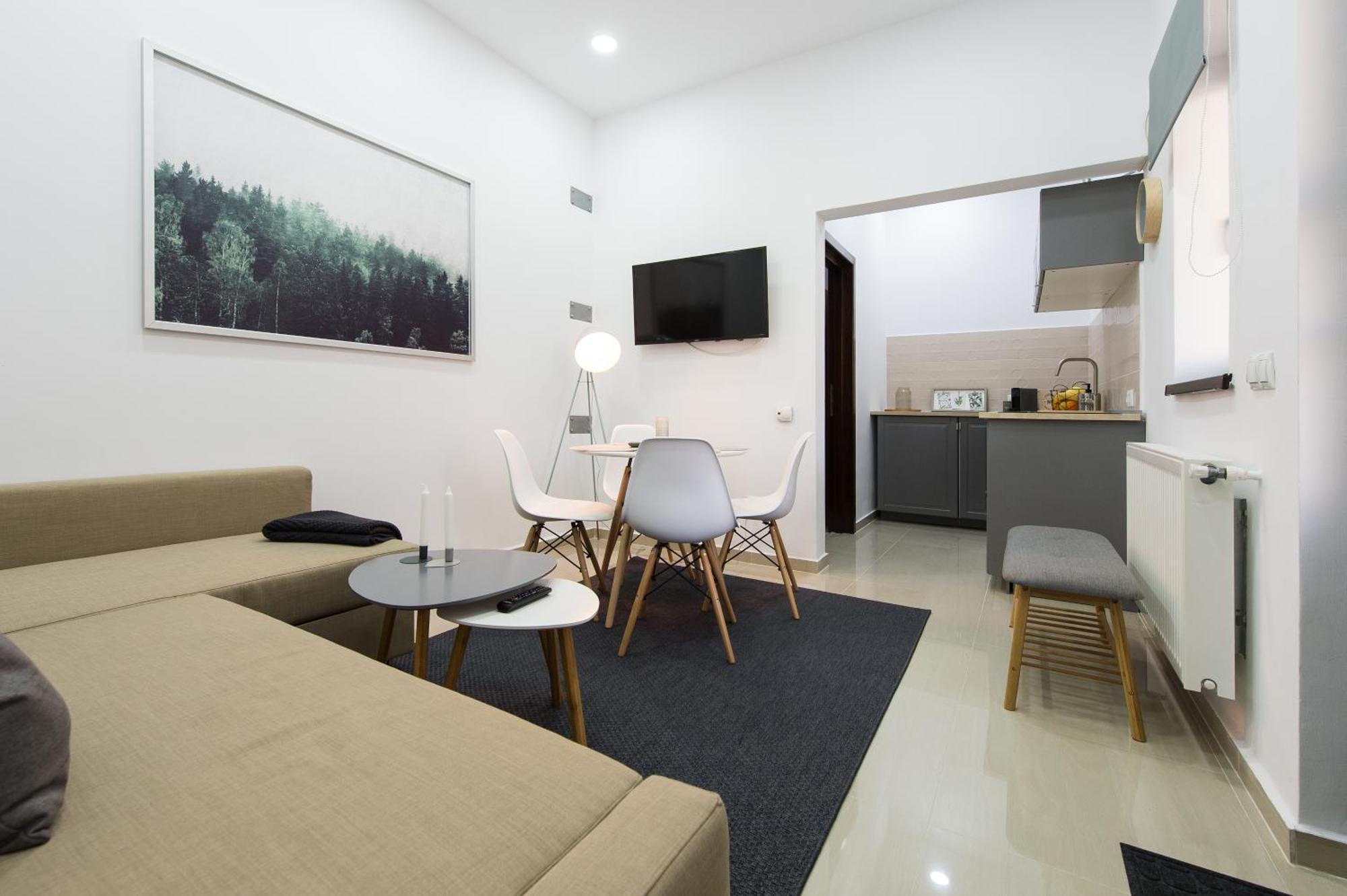 Gorgeous Brasov Flat With Patio And Mountain Views Apartment Exterior foto