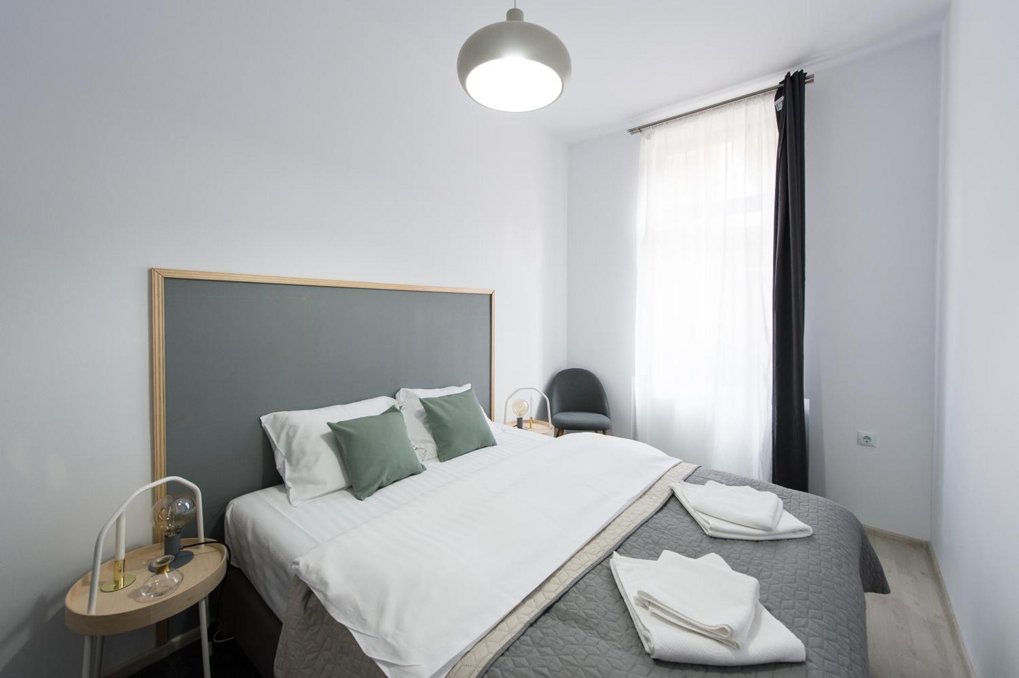 Gorgeous Brasov Flat With Patio And Mountain Views Apartment Exterior foto