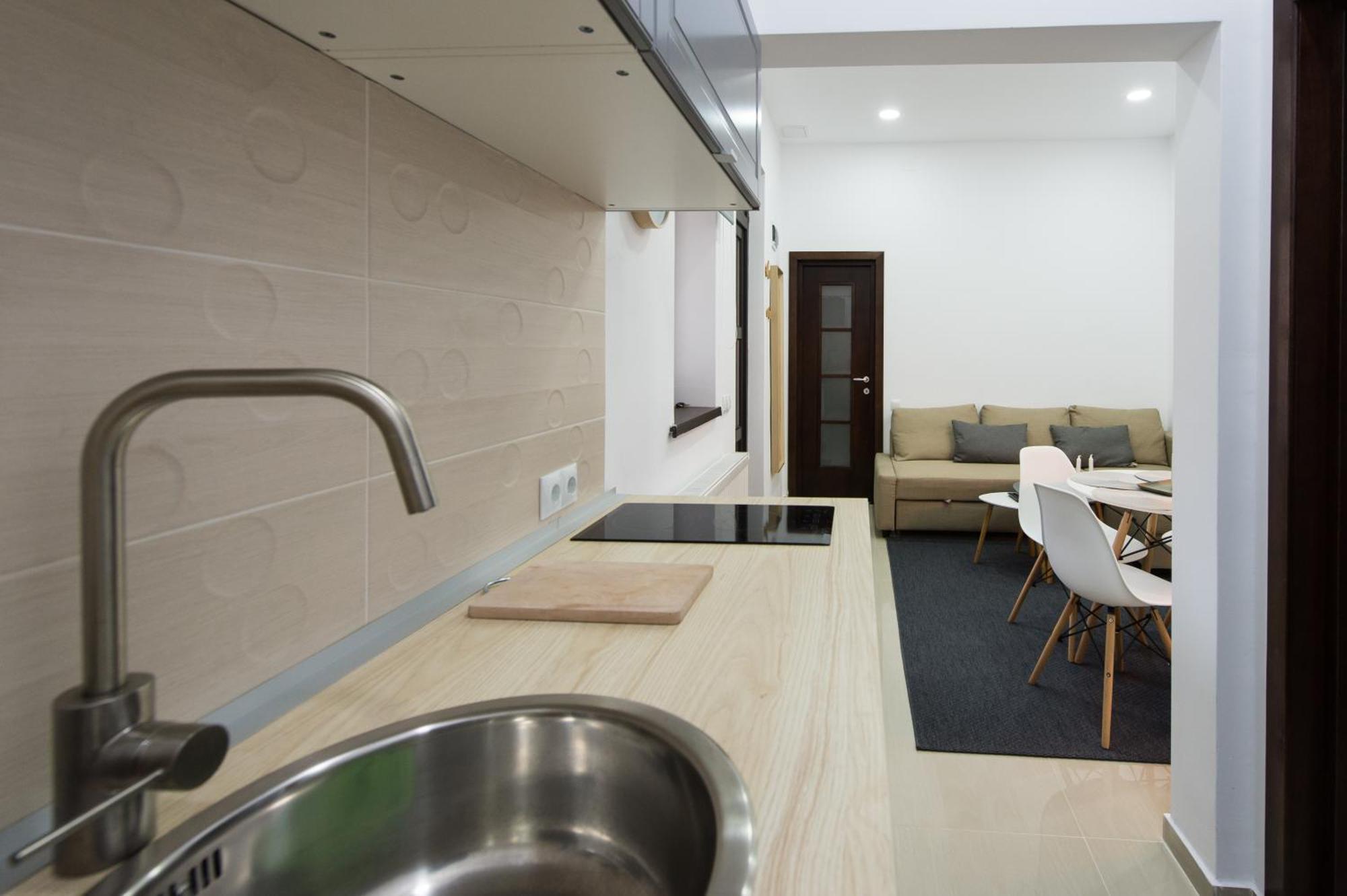 Gorgeous Brasov Flat With Patio And Mountain Views Apartment Exterior foto